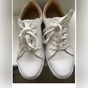 Steve Madden Women’s Toliver White Lace-Up Sneakers Size 9 - New Without Box